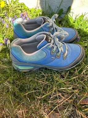 Women’s Blue Ahnu Lace-Up Hiking Sneakers size 8.5